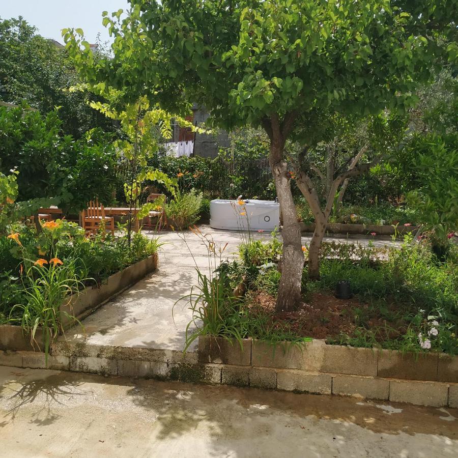 Spacious House With A Big Garden And Fire Pit Villa Tirana Eksteriør billede